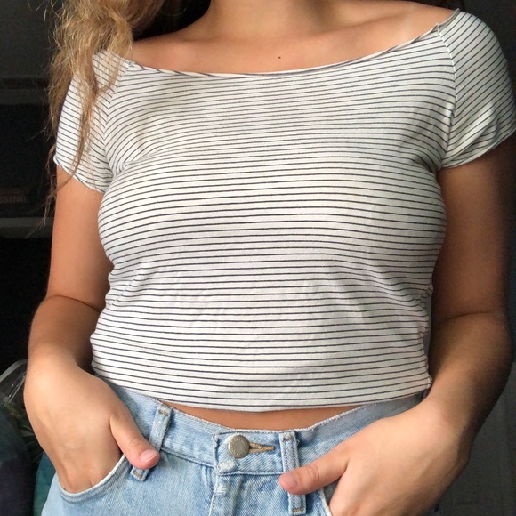 Brandy Melville Off the Shoulder Tee - Picture 1 of 3